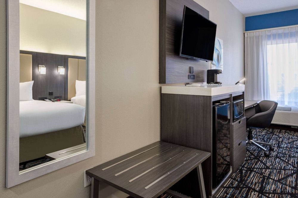 Room, 2 Queen Beds, Non Smoking - Photo 3