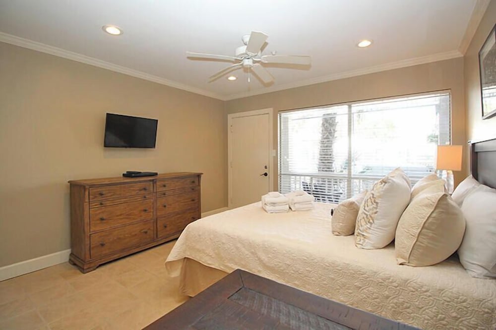Studio Suite, Multiple Beds, Patio, Pool View (505 Sunsuite) photo 3