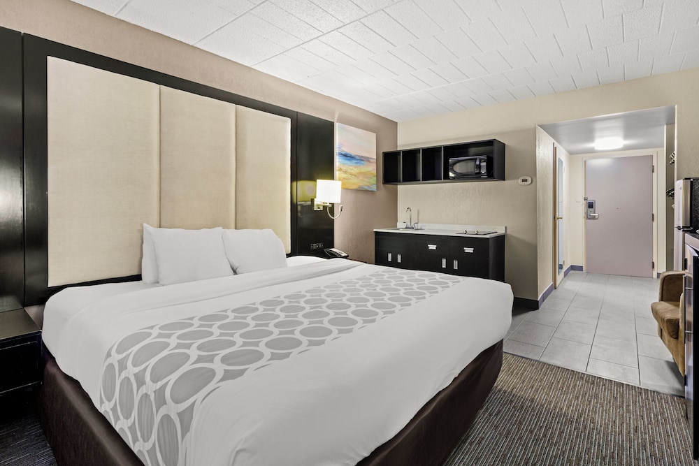 Room, 1 King Bed, Accessible, Non Smoking - Photo 2