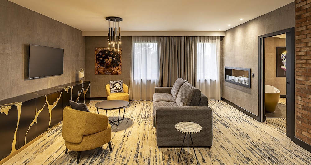 Suite, 1 King Bed, Non Smoking (with Sofabed)