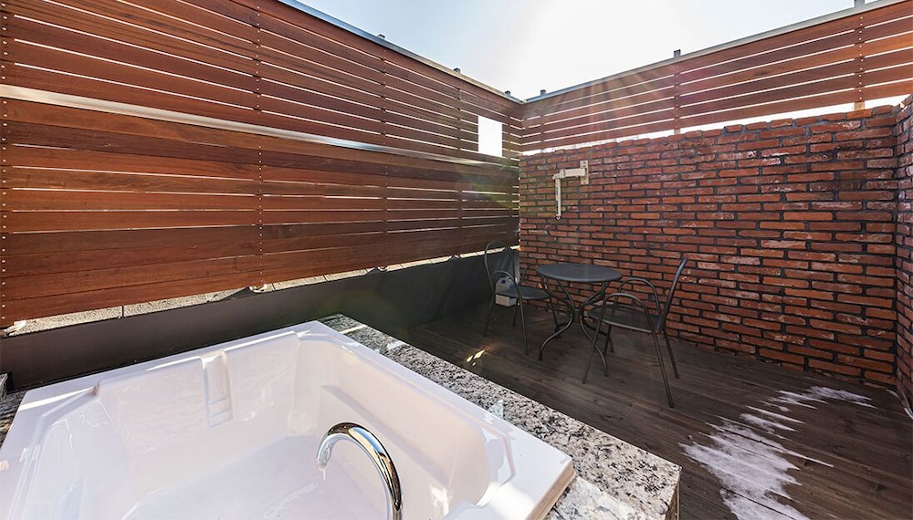 VIP Room(Outdoor Bathtub Unavailable During Winter Season) - Photo 13