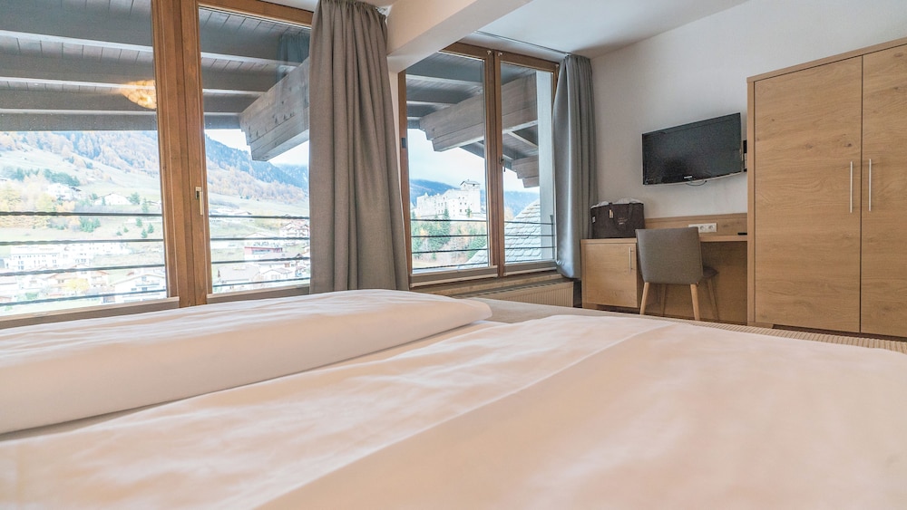 Deluxe Suite - Photo 6