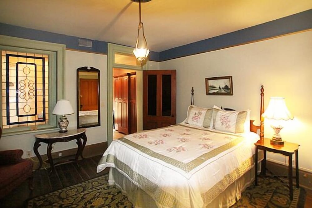 Room, 1 Queen Bed (301), Stairs Required photo 3