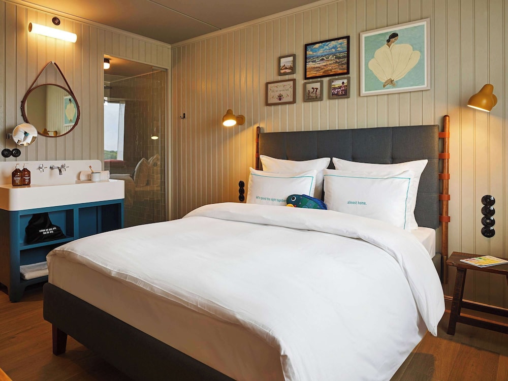 Medium Room