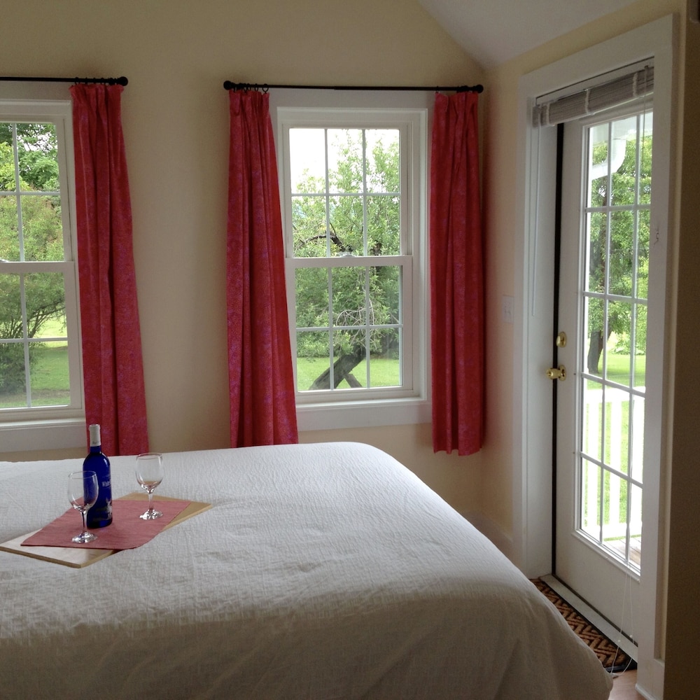 Romantic Cottage photo 2