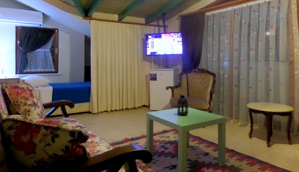 Family Room photo 2