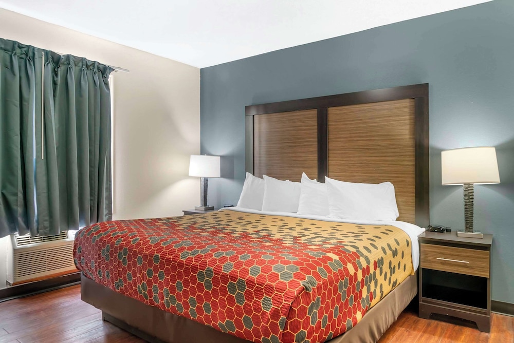 Suite, 1 King Bed, Non Smoking (Upgrade, Efficiency) photo 1