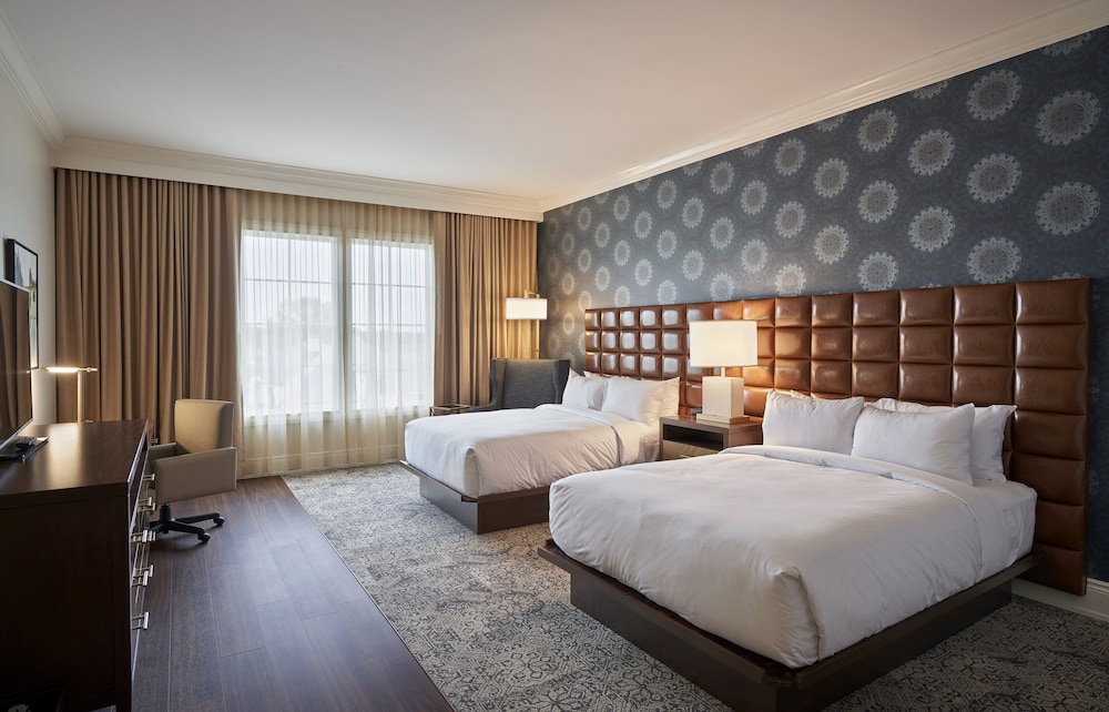 Double Queen Superior Room at The Inn at Meadowbrook in Prairie Village