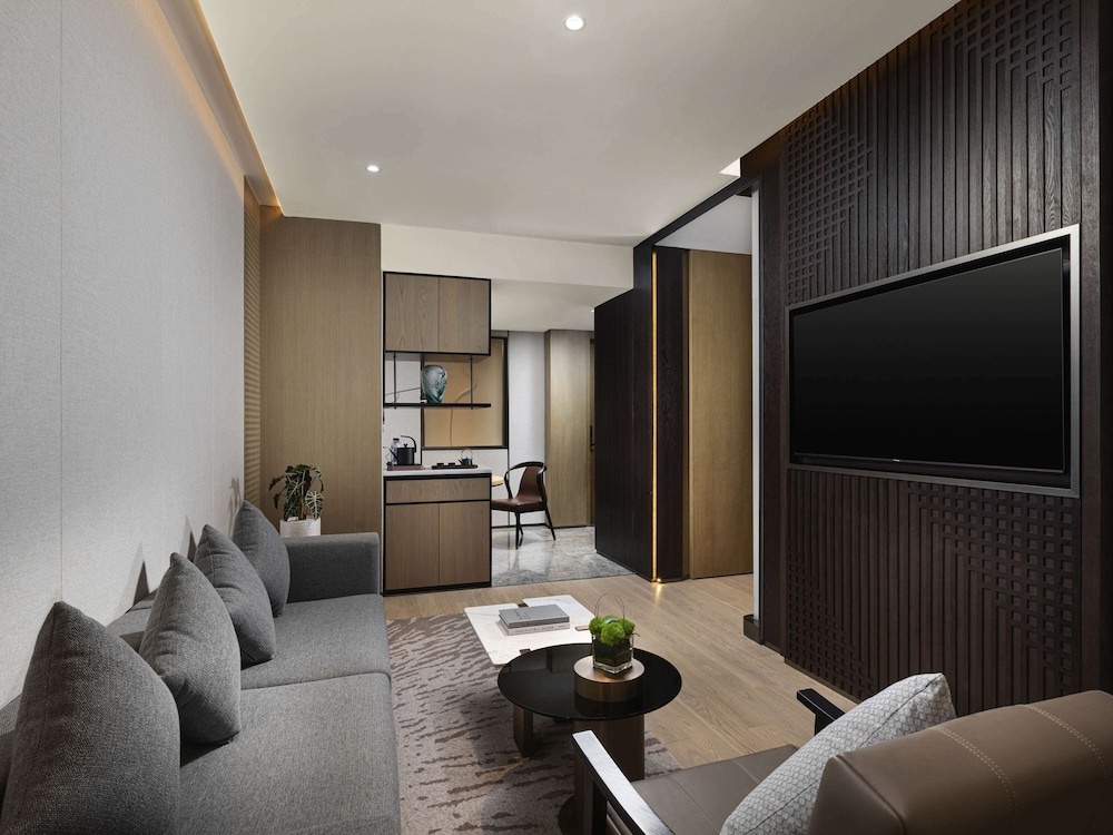 Swiss Executive Room, 1 King Bed photo 3