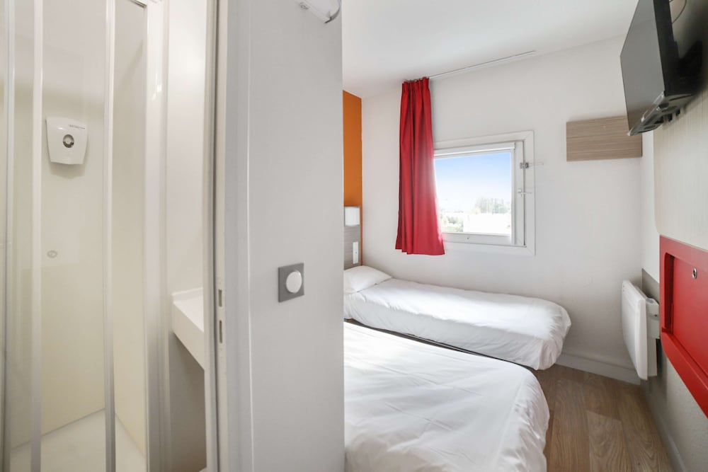 Standard Room, Multiple Beds - Photo 4