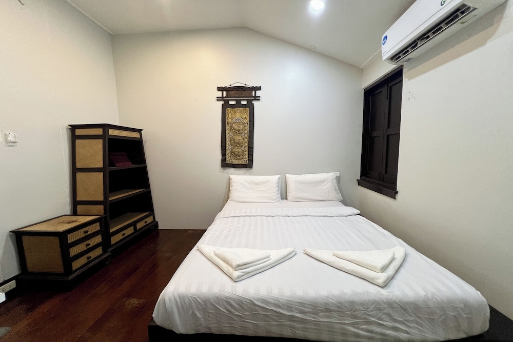 Signature Double Room, Private Bathroom photo 3