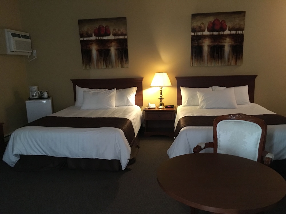 Deluxe Room, 2 Queen Beds, Jetted Tub photo 3