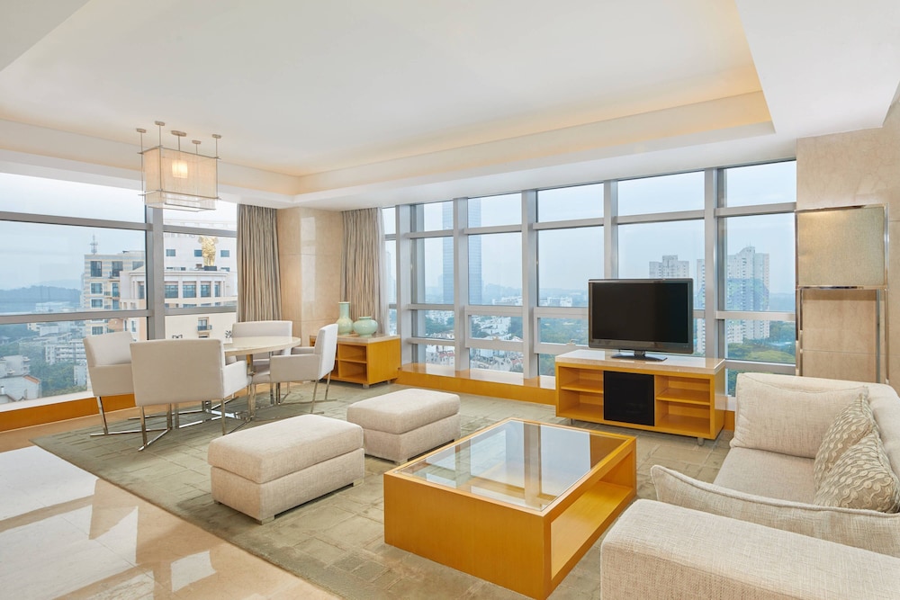 Club Suite, 1 King Bed, Park View - Photo 1