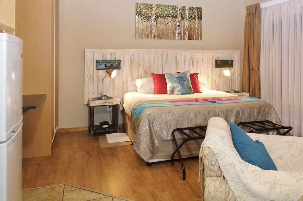 Luxury Double Room, 1 King Bed, Non Smoking, Garden View photo 1