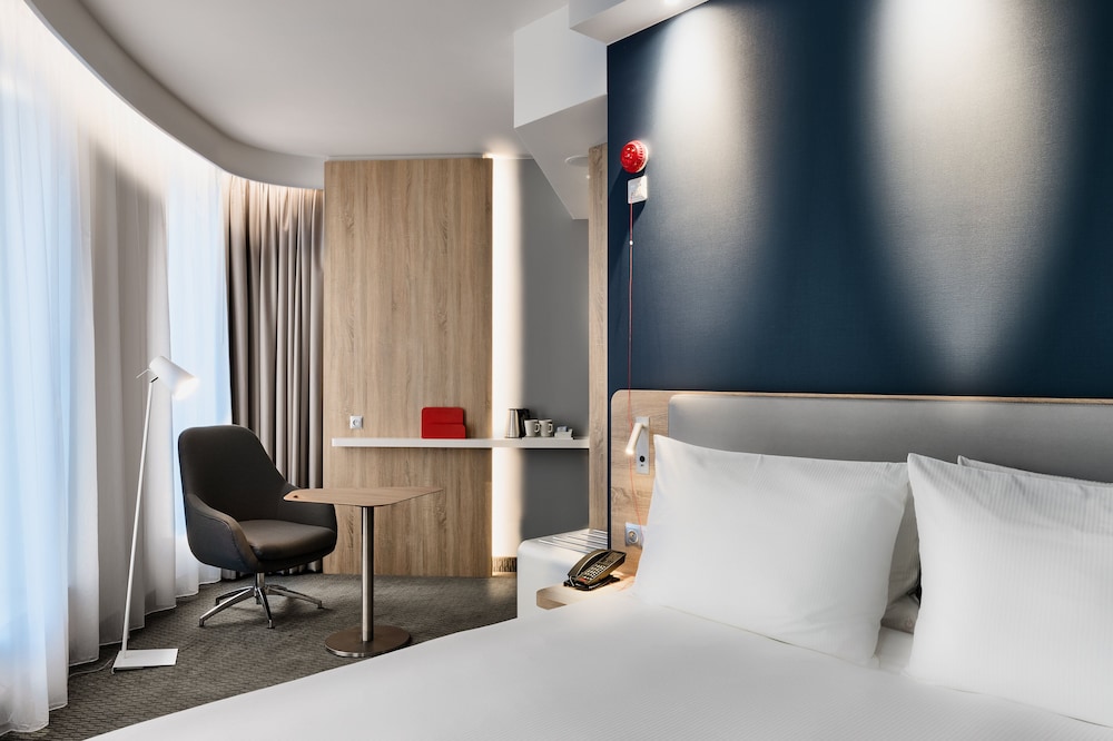 Standard Room, 1 Double Bed, Accessible - Photo 2