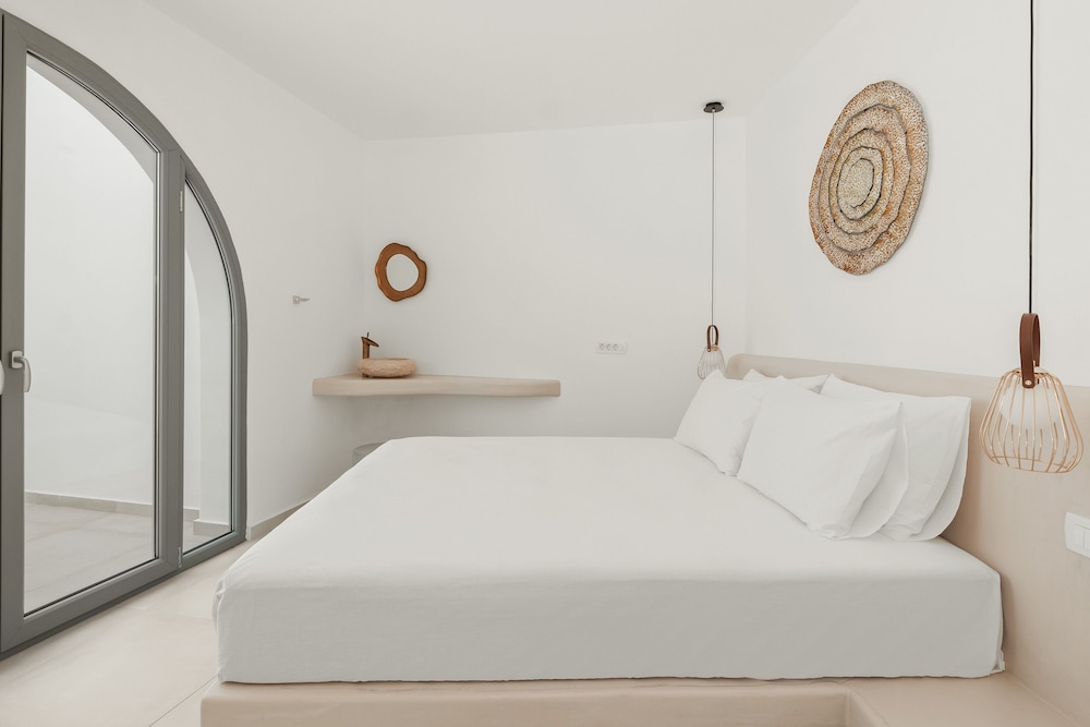 Honeymoon suite with private pool, interior hot tub & Sea View - Photo 7