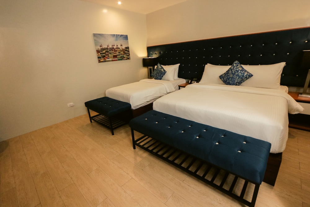 Deluxe Double Room - Photo 9