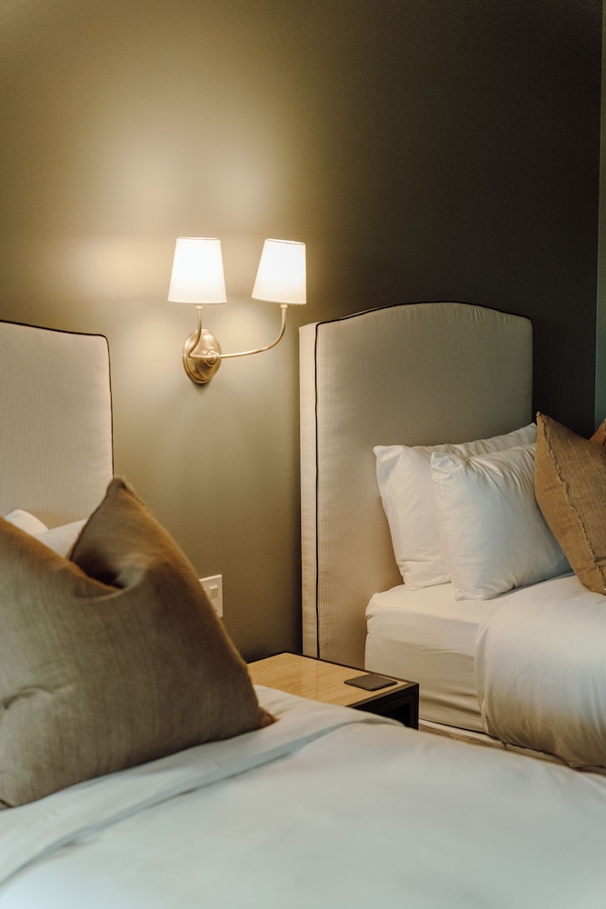 2-Bedroom Suite | 1 King, 2 Twins, Kitchenette, Fireplace
