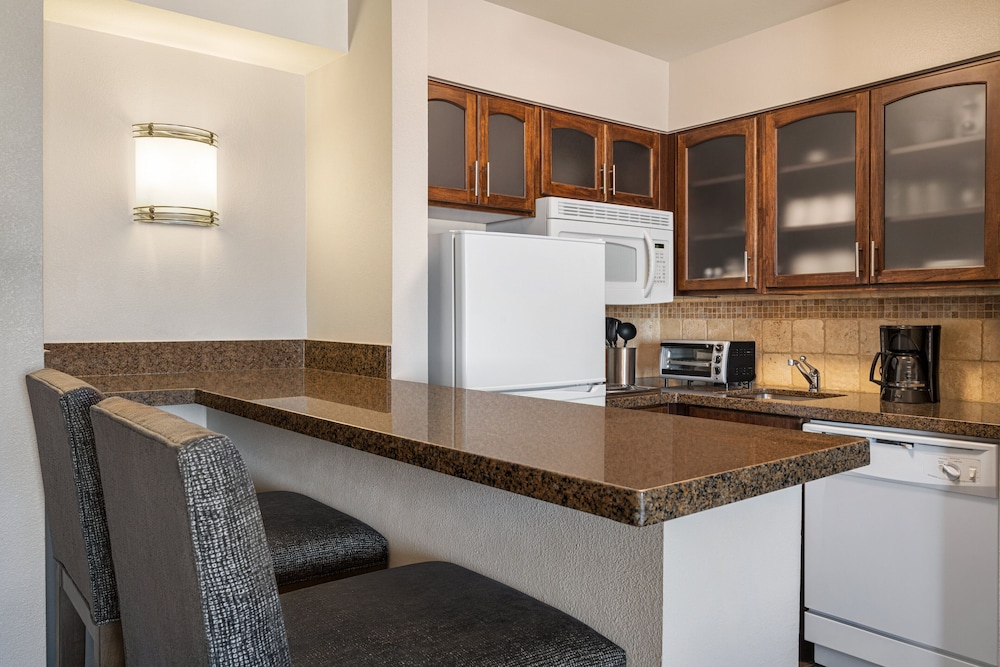 Suite, 2 Bedroom, Kitchen, 2 King - Photo 5