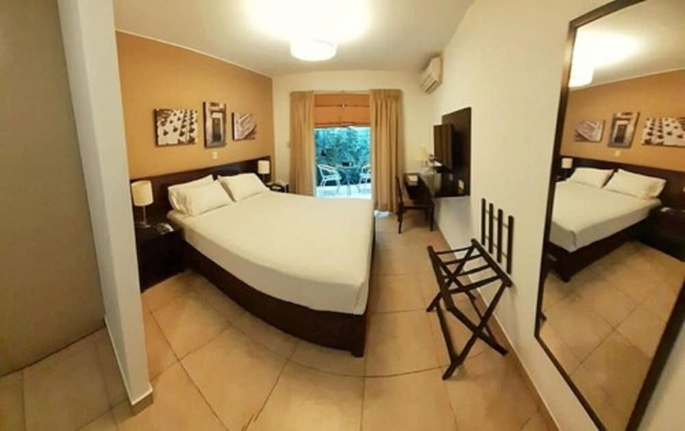 Superior Double Room, Patio - Photo 1