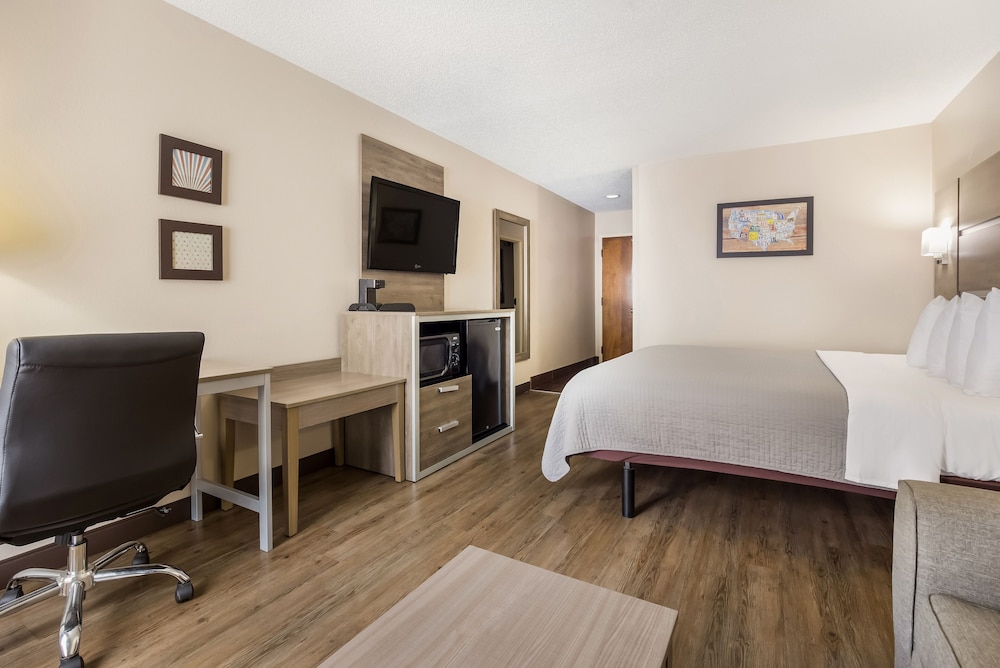 Standard Room, 1 King Bed, Non Smoking - Photo 8