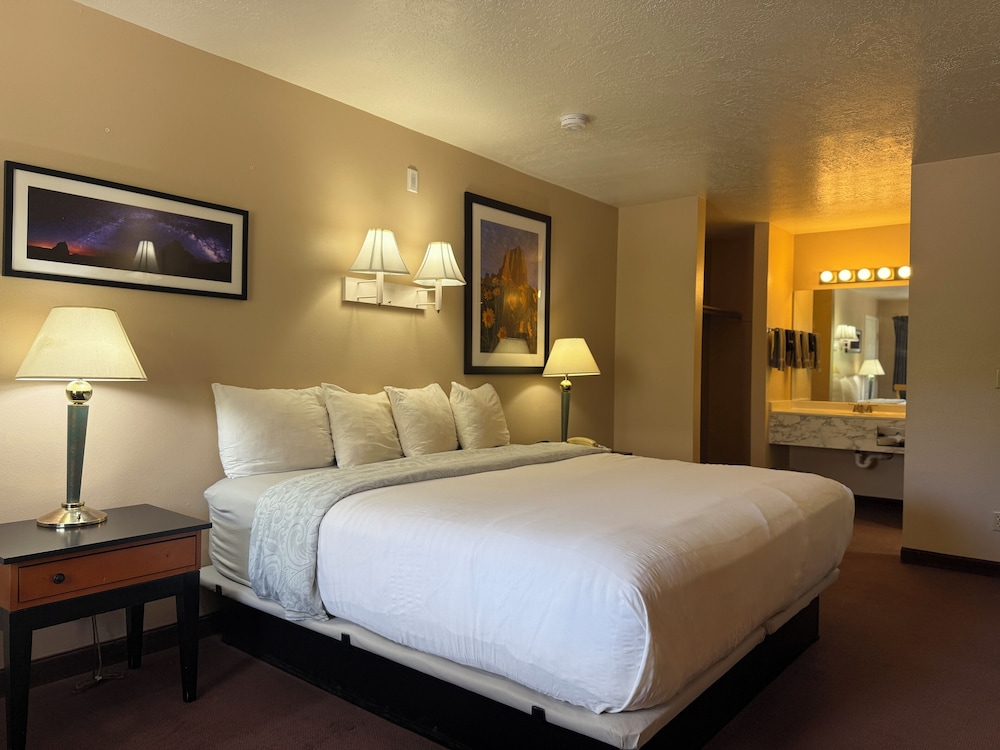 Traditional Room, 1 King Bed