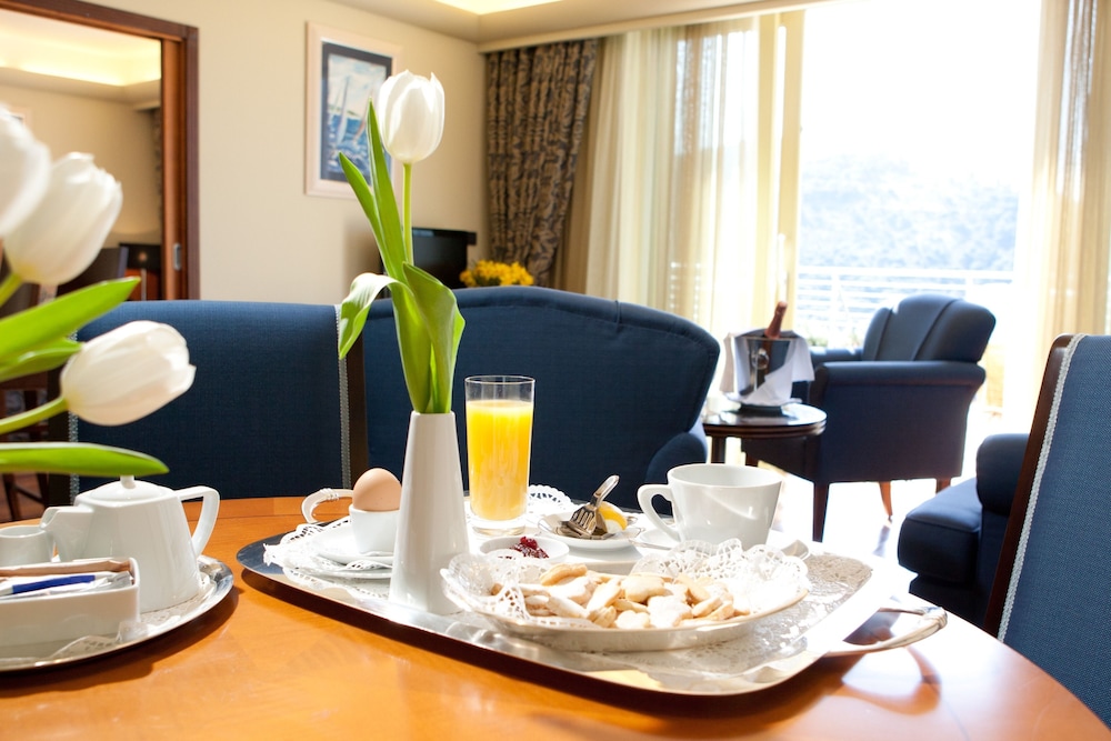Deluxe Suite, 1 Bedroom, Balcony, Sea View - Photo 3
