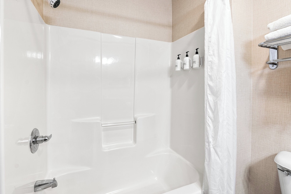 Suite, 1 King Bed, Whirlpool Tub, Non Smoking photo 2