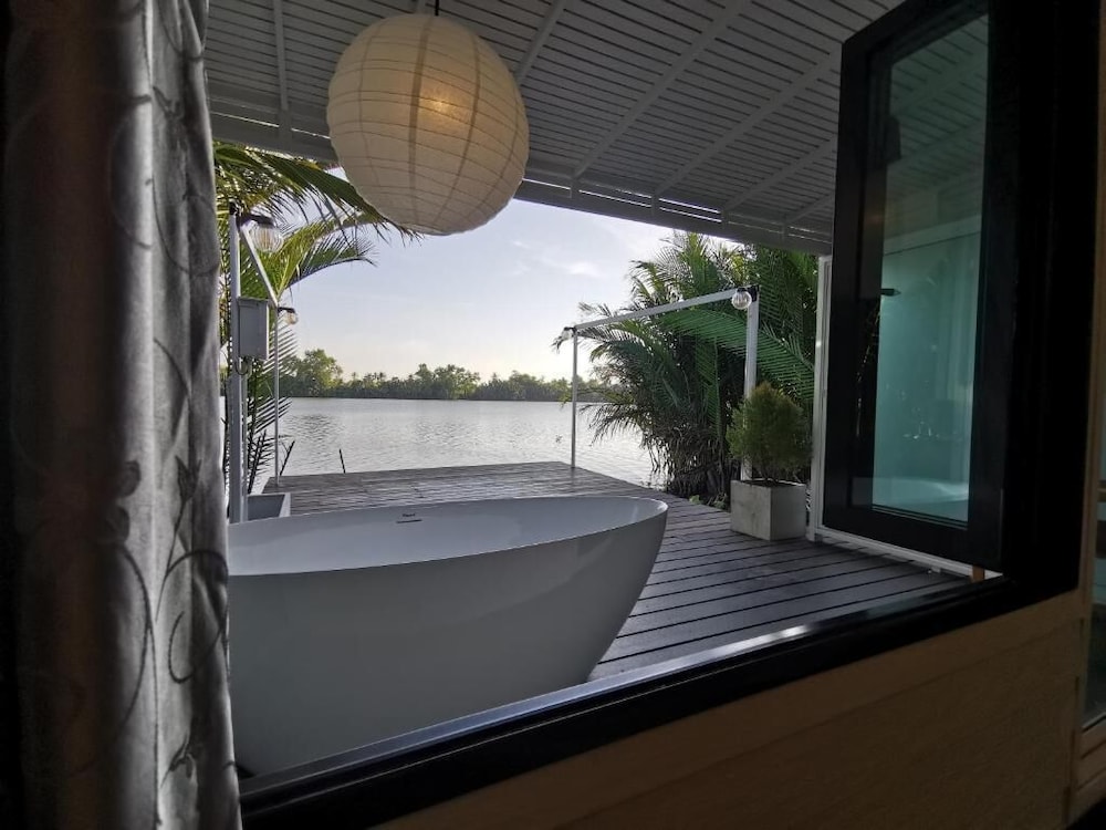 Deluxe Suite, River View photo 2