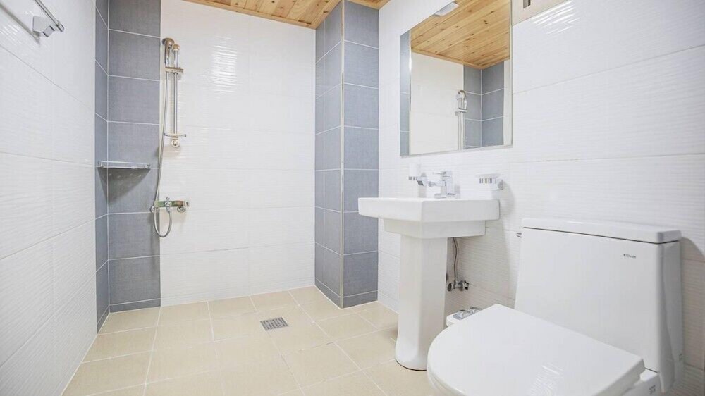 Room (203 duplex spa) - Photo 10