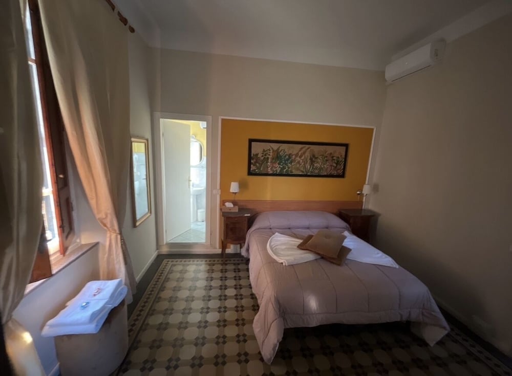 Double Room - Photo 4