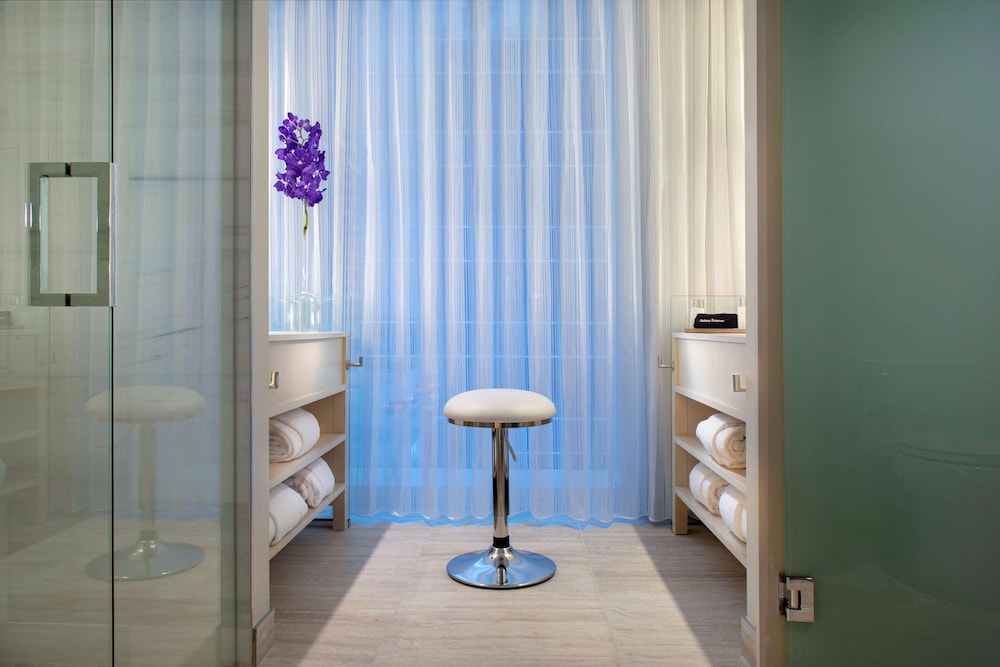 HALL PREMIUM 1 KING BED - Photo 5