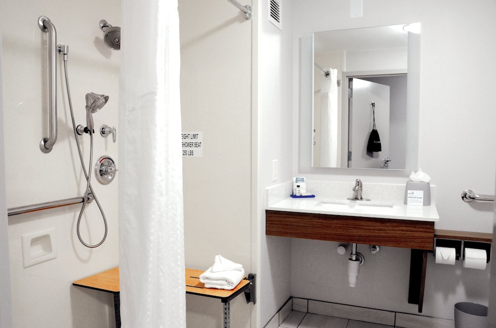 Suite, 2 Queen Beds, Accessible (Accessible Tub) - Photo 2