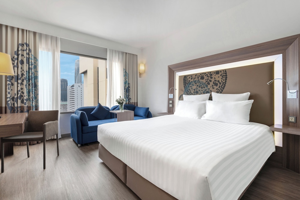 Premier Room, 1 King Bed (Executive) photo 3