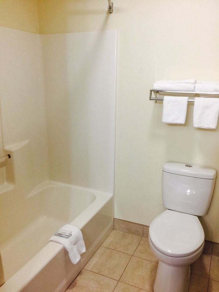 Standard Room, 1 King Bed, Non Smoking - Photo 5