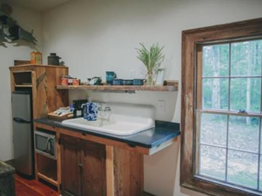 Standard Cabin, Private Bathroom (The Adrian Cabin) photo 3