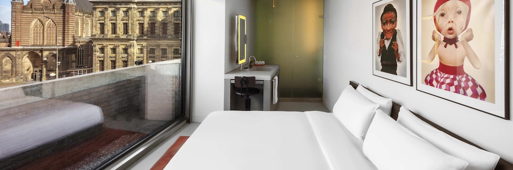 Deluxe Room, 1 King Bed photo 2