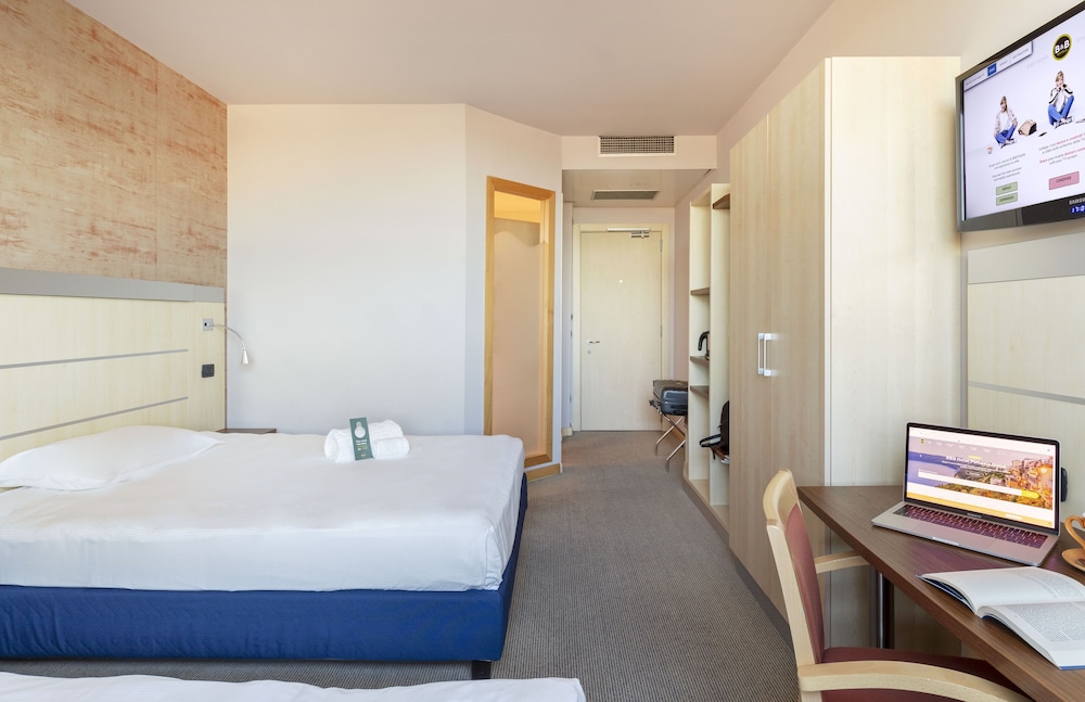 Standard Twin Room, Mobility Accessible, Non Smoking - Photo 3