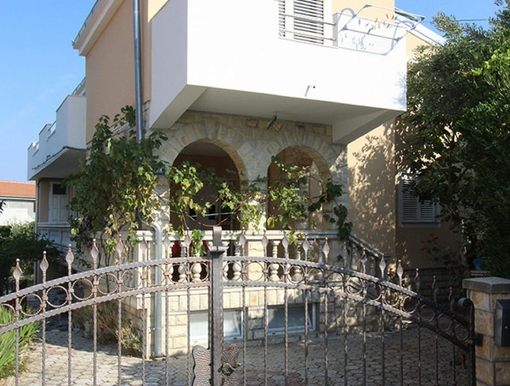 Apartment (Anna - great location & family friend) photo 1