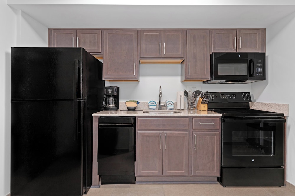 2 Bedroom - Photo 4