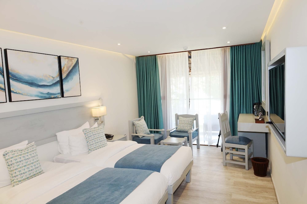 Standard Double or Twin Room photo 1