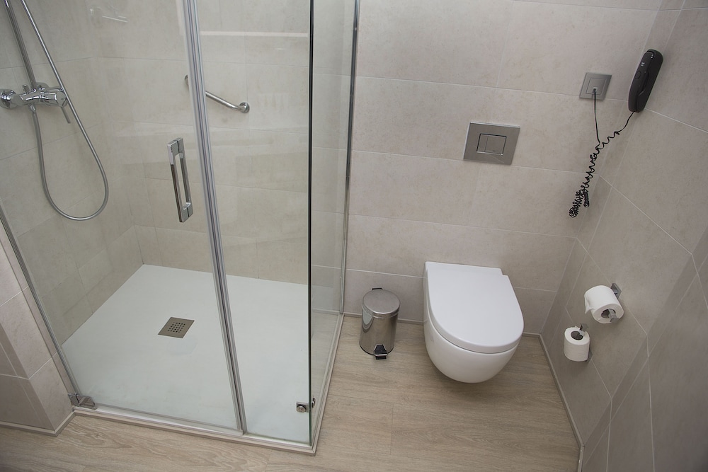 Premium Double Room - Photo 11