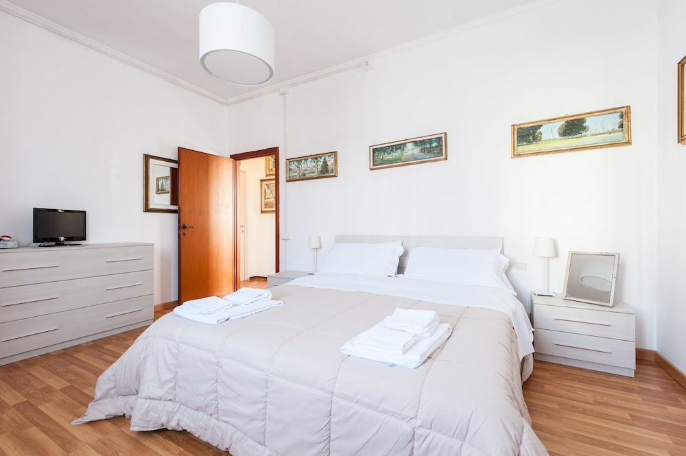 Family Room, Connecting Rooms