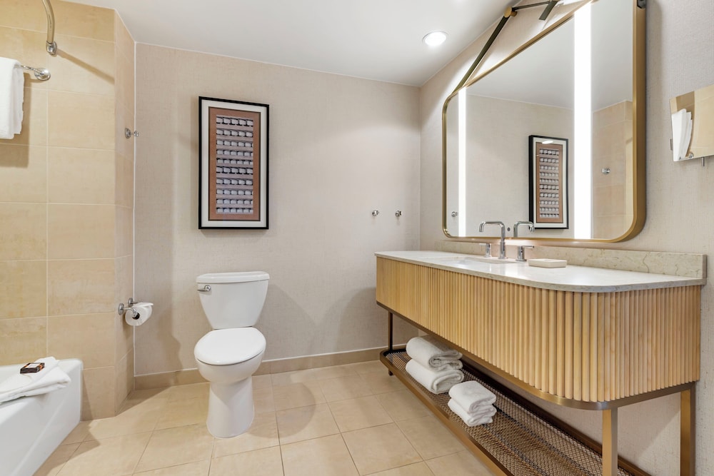 Deluxe Room, 1 King Bed, City View - Photo 6