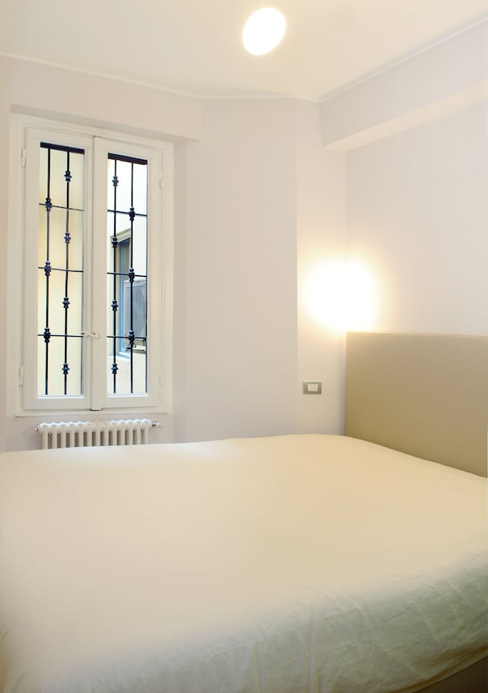 One bedroom apartment, Via Broletto 26