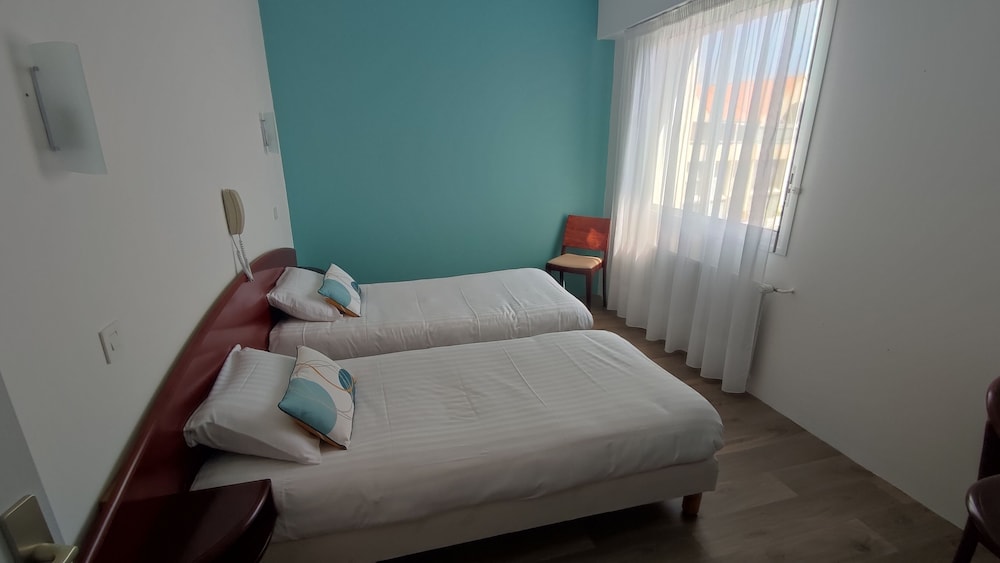 Standard Twin Room, 2 Twin Beds, Courtyard View photo 1