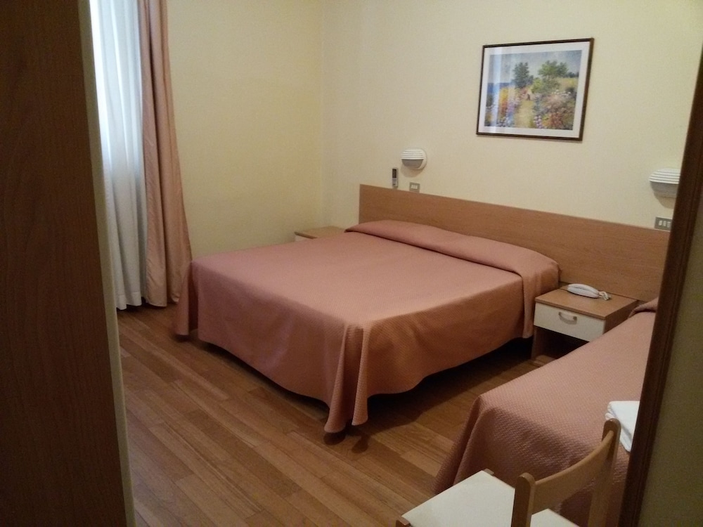 Triple Room - Photo 6