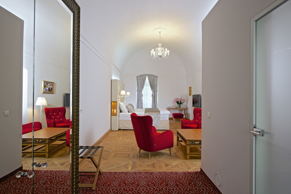 Deluxe Double Room (extra bed, park view, ground floor) photo 2