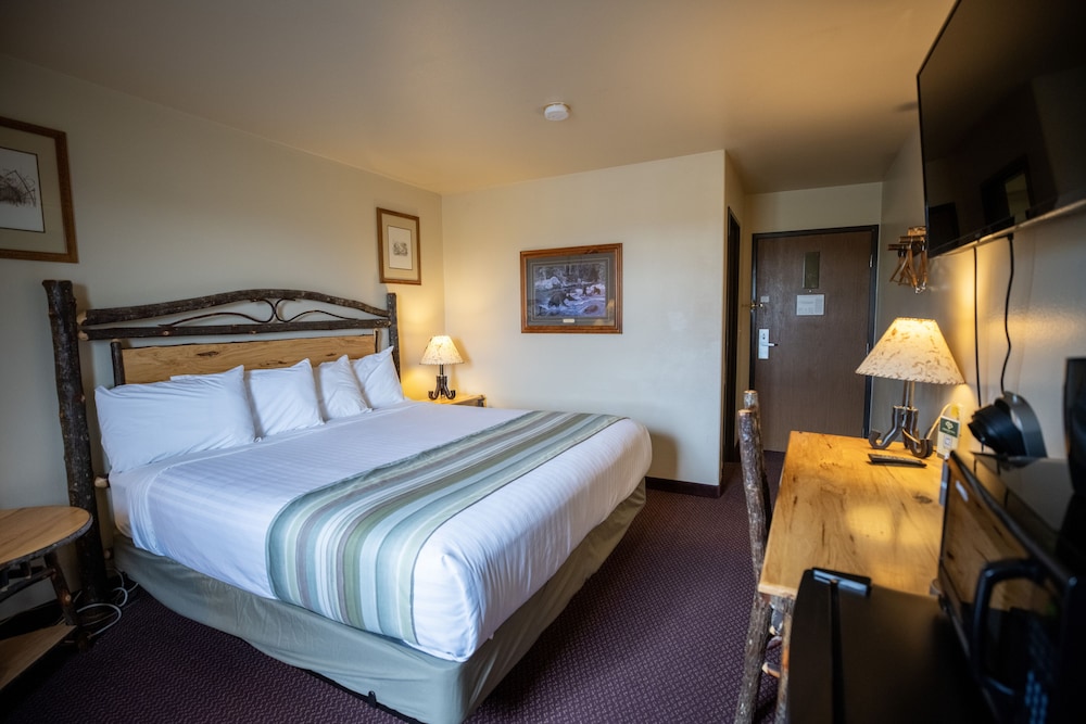 Western Deluxe Room, 1 King Bed, Larger Bathroom photo 2