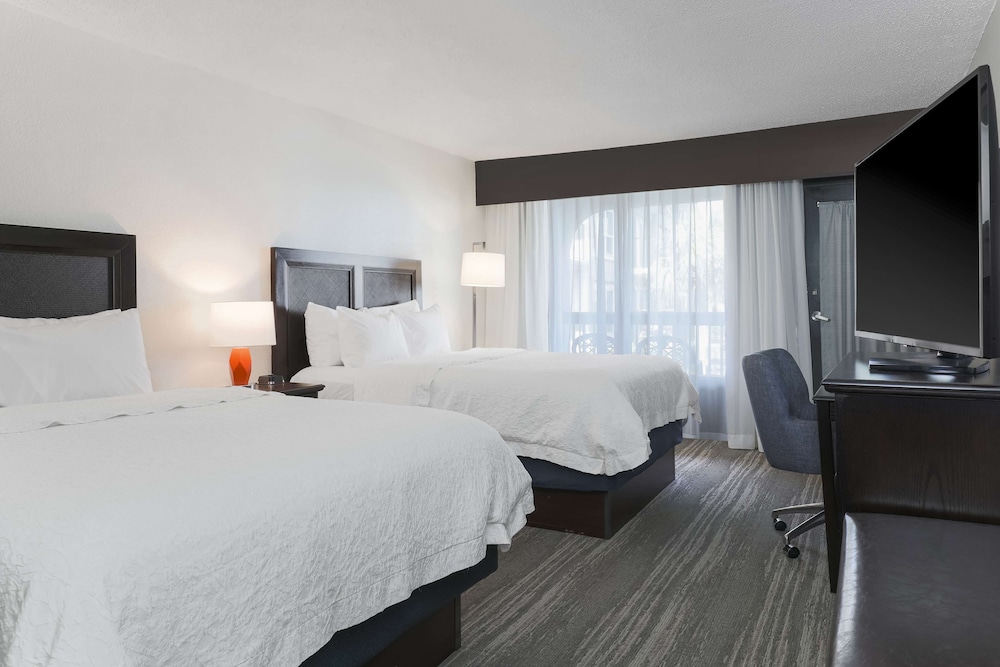 Room, 2 Queen Beds, Partial Ocean View